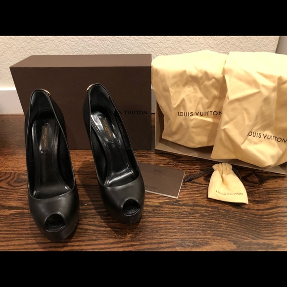 Louis Vuitton peep hole heels - Picture 2 of 8